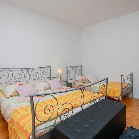 Apartments Ozren Omis Exterior photo