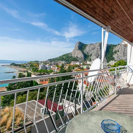 Apartments Ozren Omis Exterior photo
