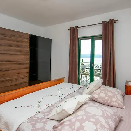 Apartments Ozren Omis Exterior photo