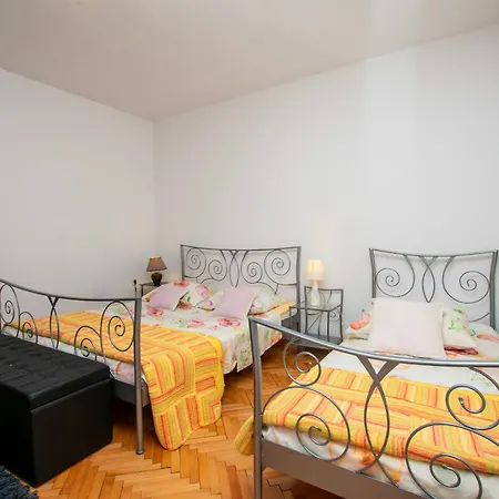Apartments Ozren Omis Exterior photo