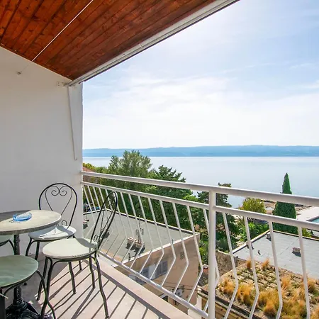 Apartments Ozren Omis Exterior photo