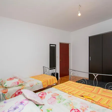 Apartments Ozren Omis Exterior photo