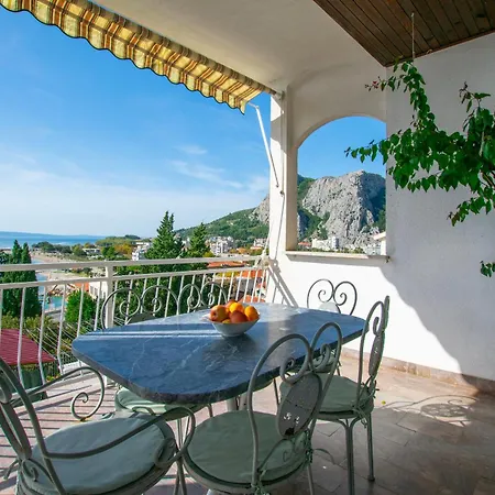 Apartments Ozren Omis Exterior photo
