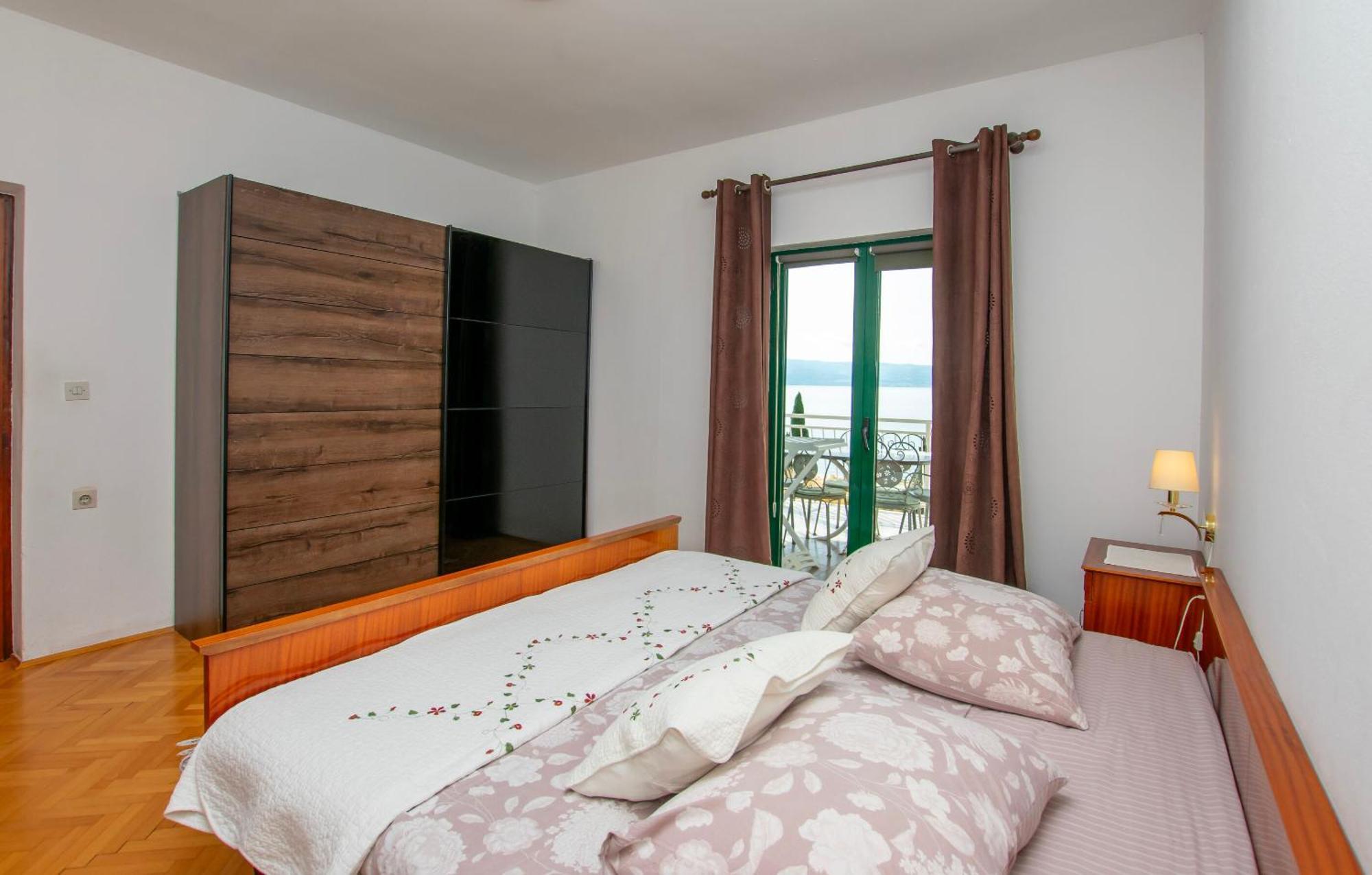 Apartment Ozren Omis